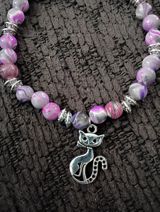 Hand crafted Acrylic Beaded Bracelet - Picture 2 of 2